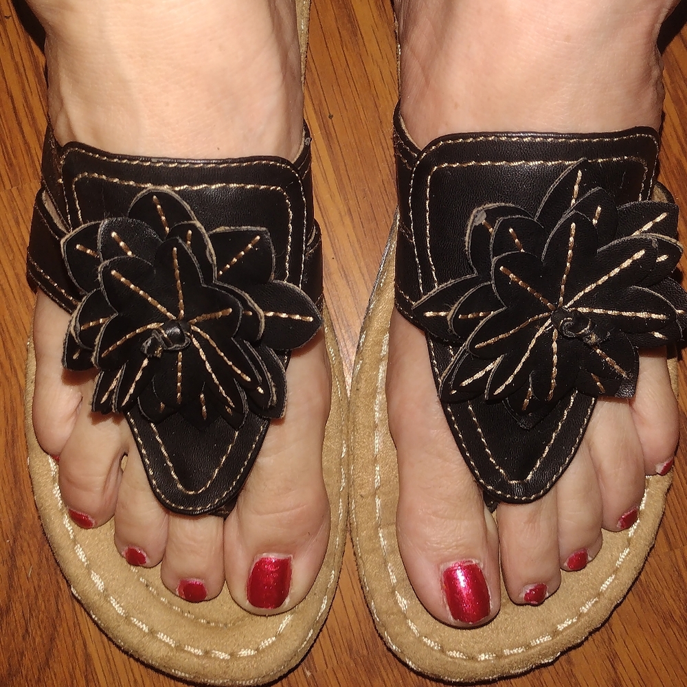 Cliffs by WHITE MOUNTAIN Black  Leaf Embroidered Sandals C13